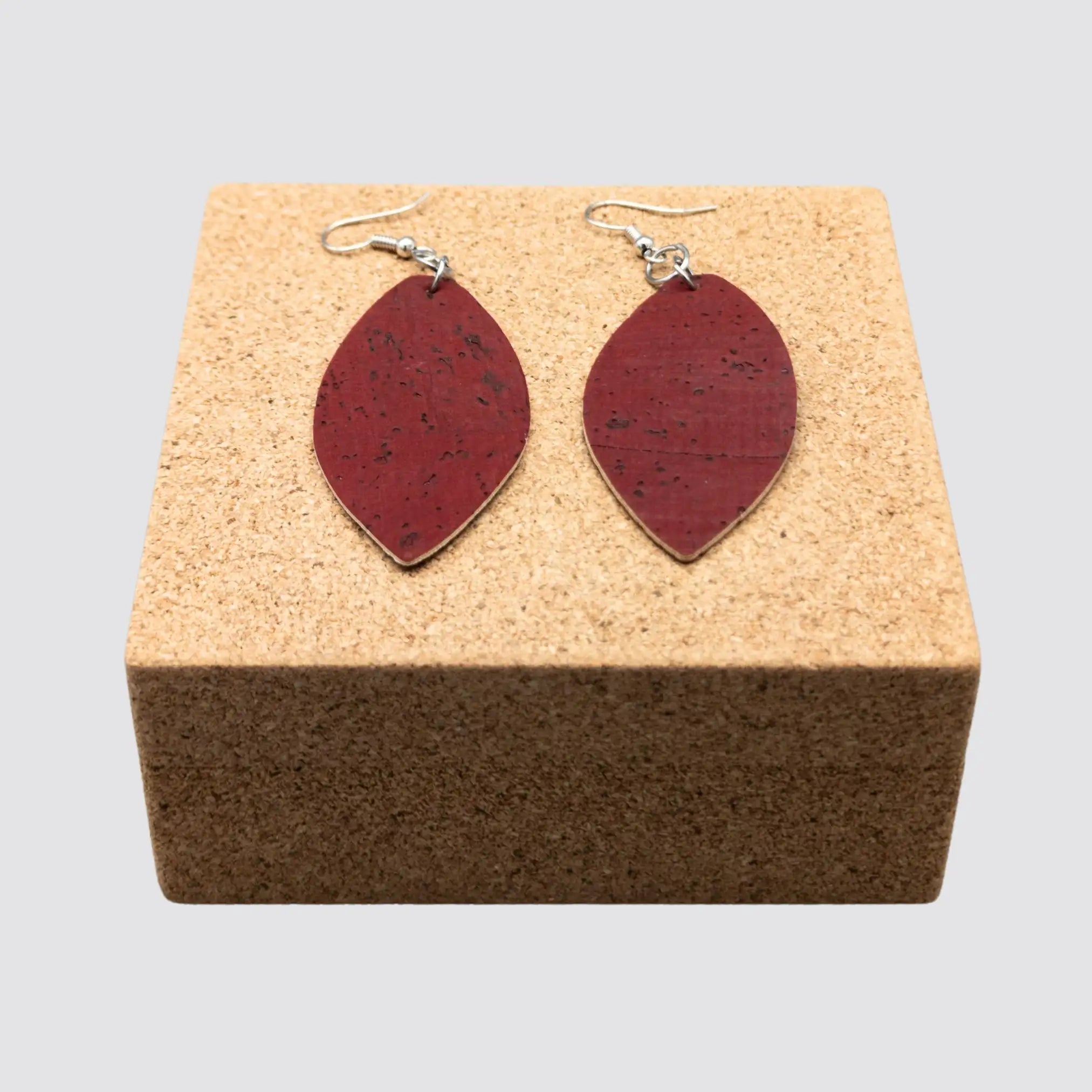 Pendientes de corcho para mujer en caja de regalo cuadrada