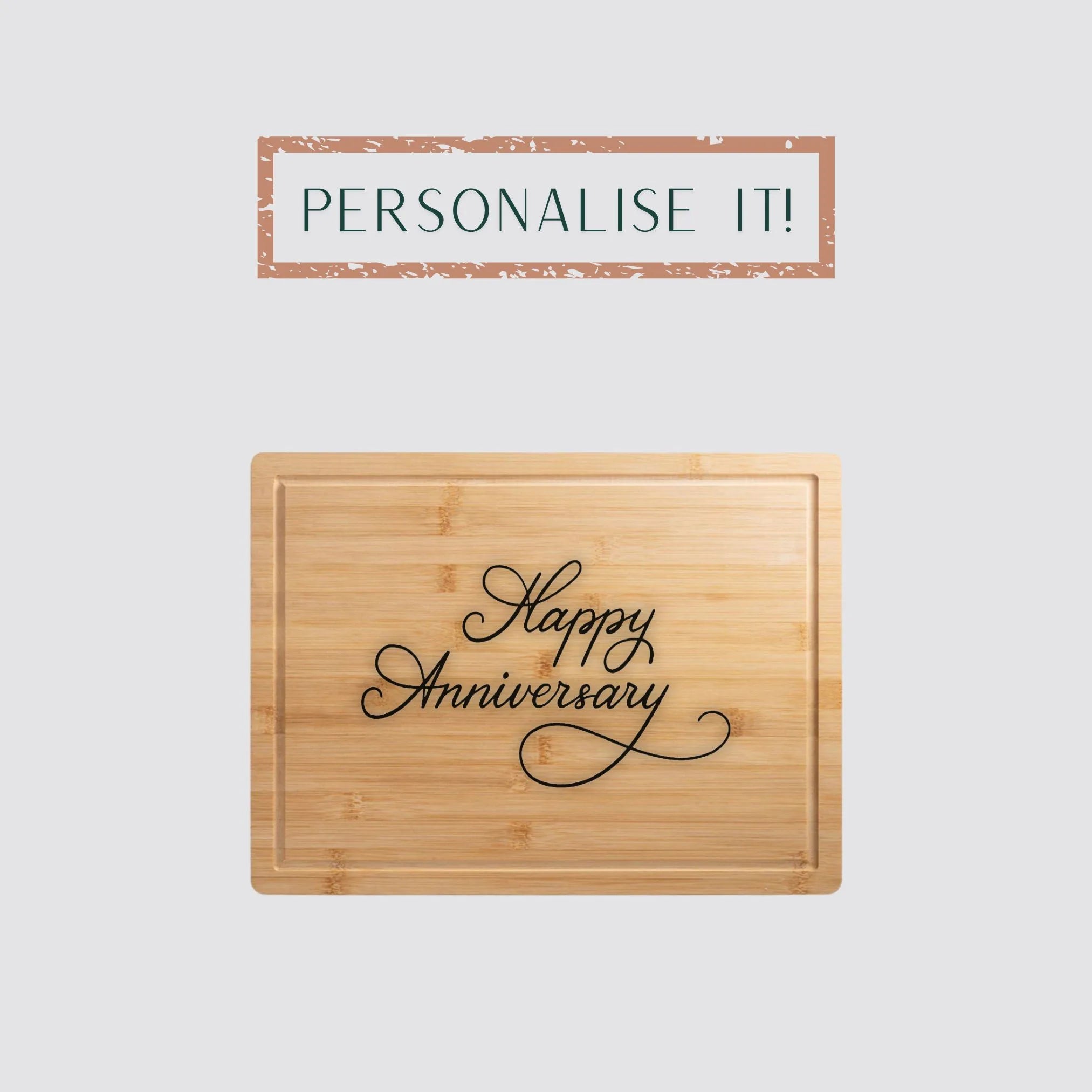 The elegant cutting board made of natural bamboo is personalised for gifting.