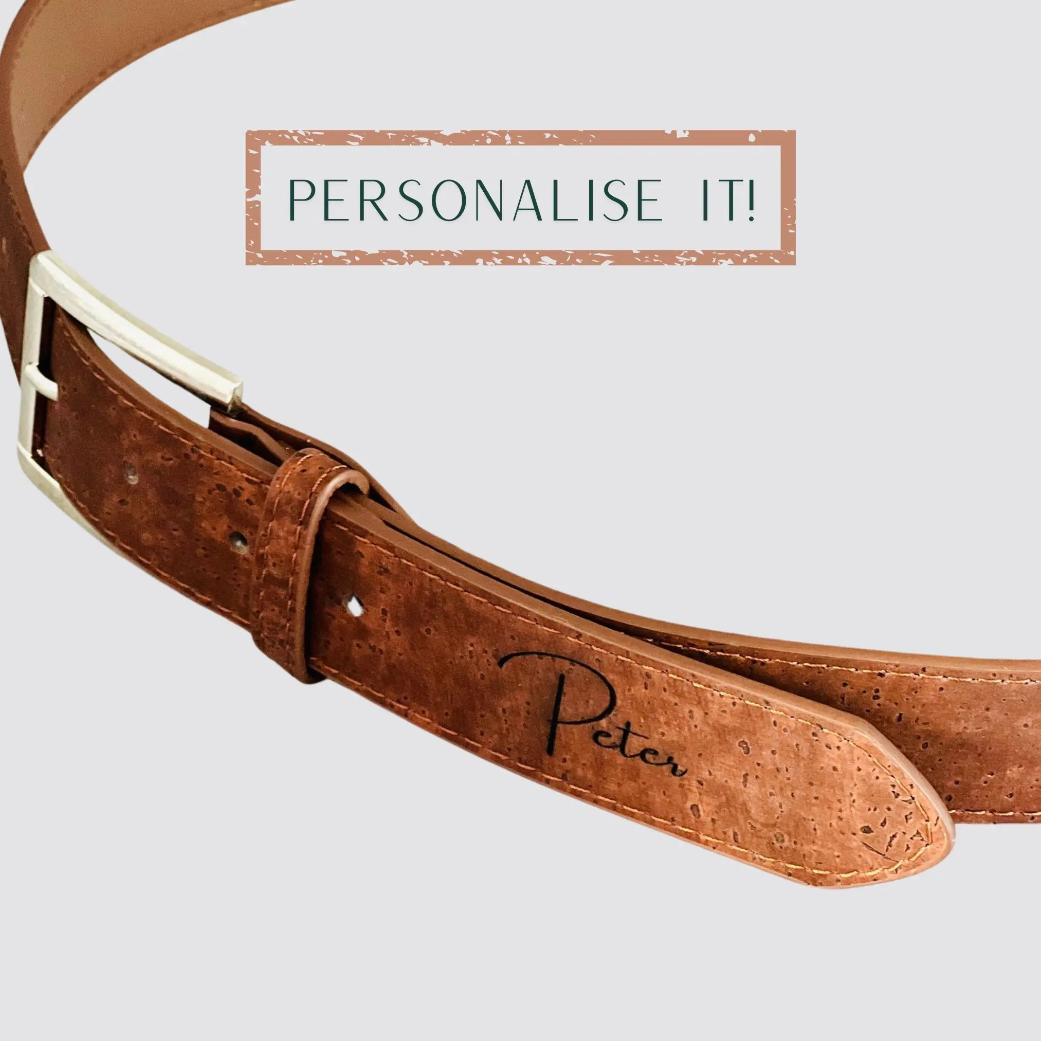 The luxury cork belt can be personalised thus becoming a unique gift idea for men.
