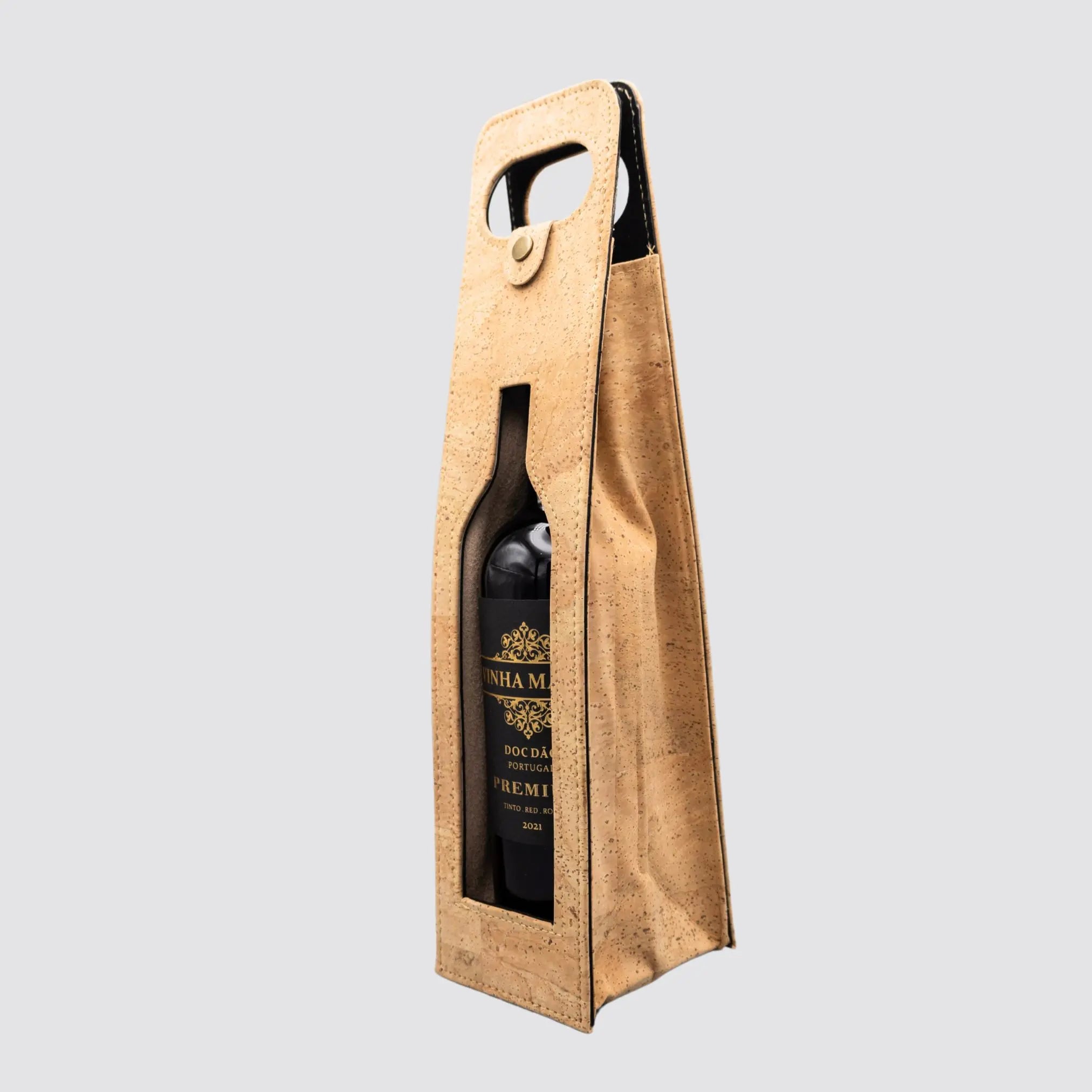 Elegant cork wine gift bag highlighting Portuguese sustainable craftsmanship.