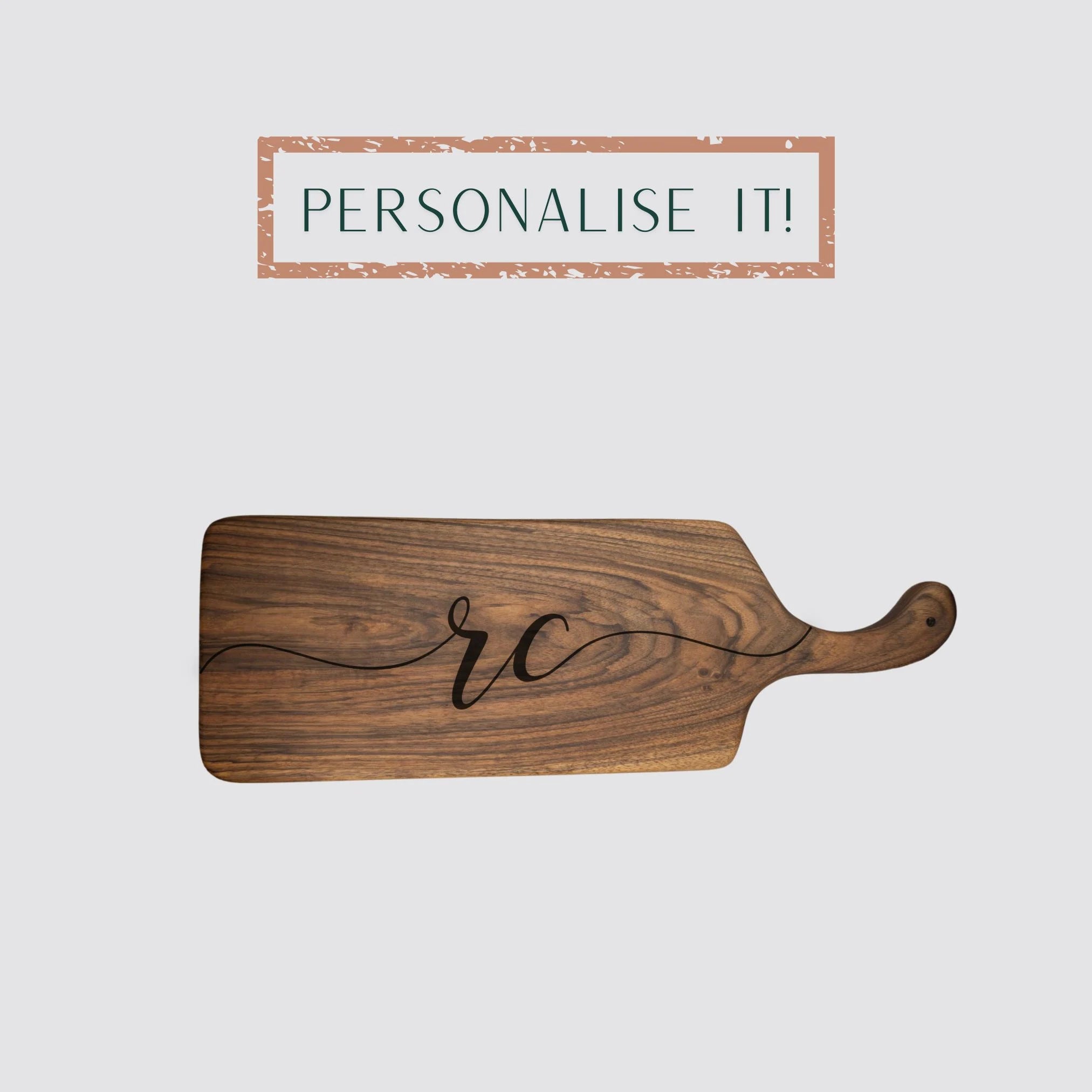 The long charcuterie serving board is made of premium walnut and is personalised.