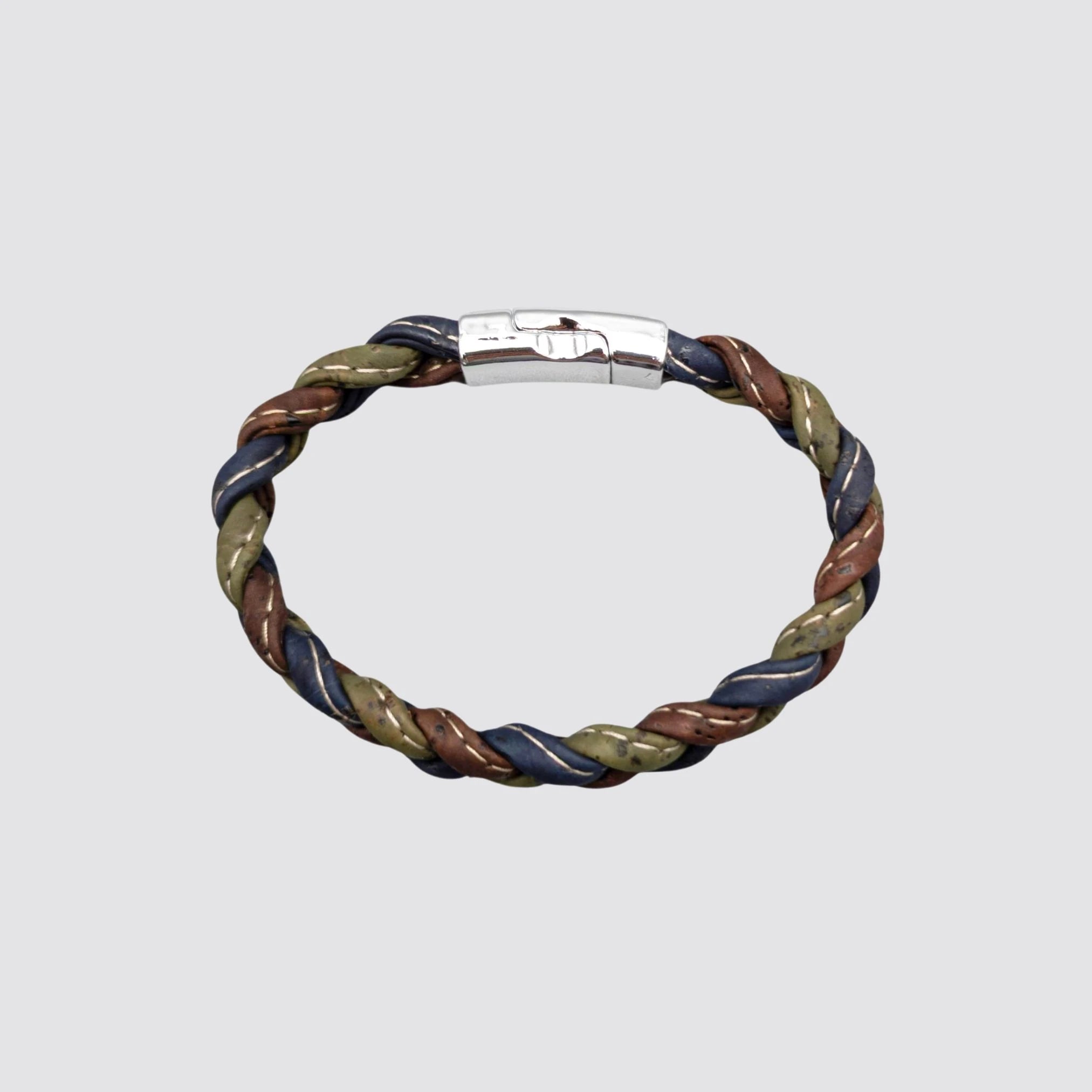 Men’s eco-friendly braided cork bracelet with a bold design and magnetic clasp.