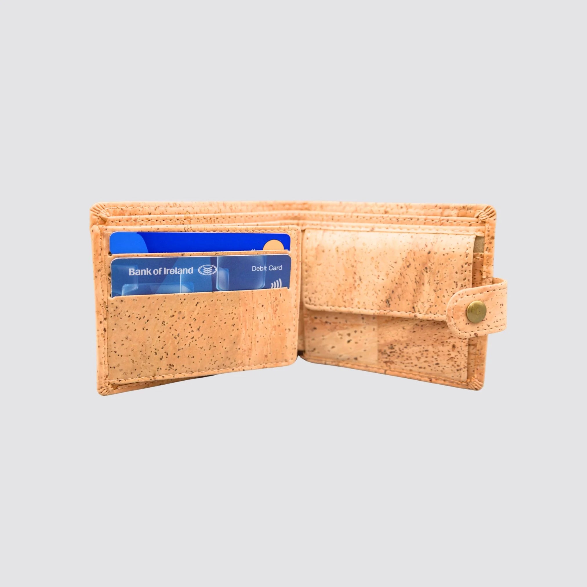 Sleek vegan cork wallet with smart organisation and bill compartments.