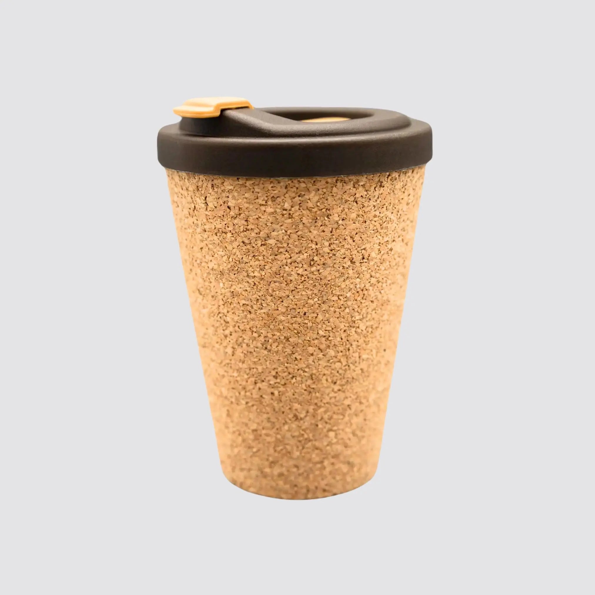 Stylish cork thermal cup for sustainable hydration on the go.