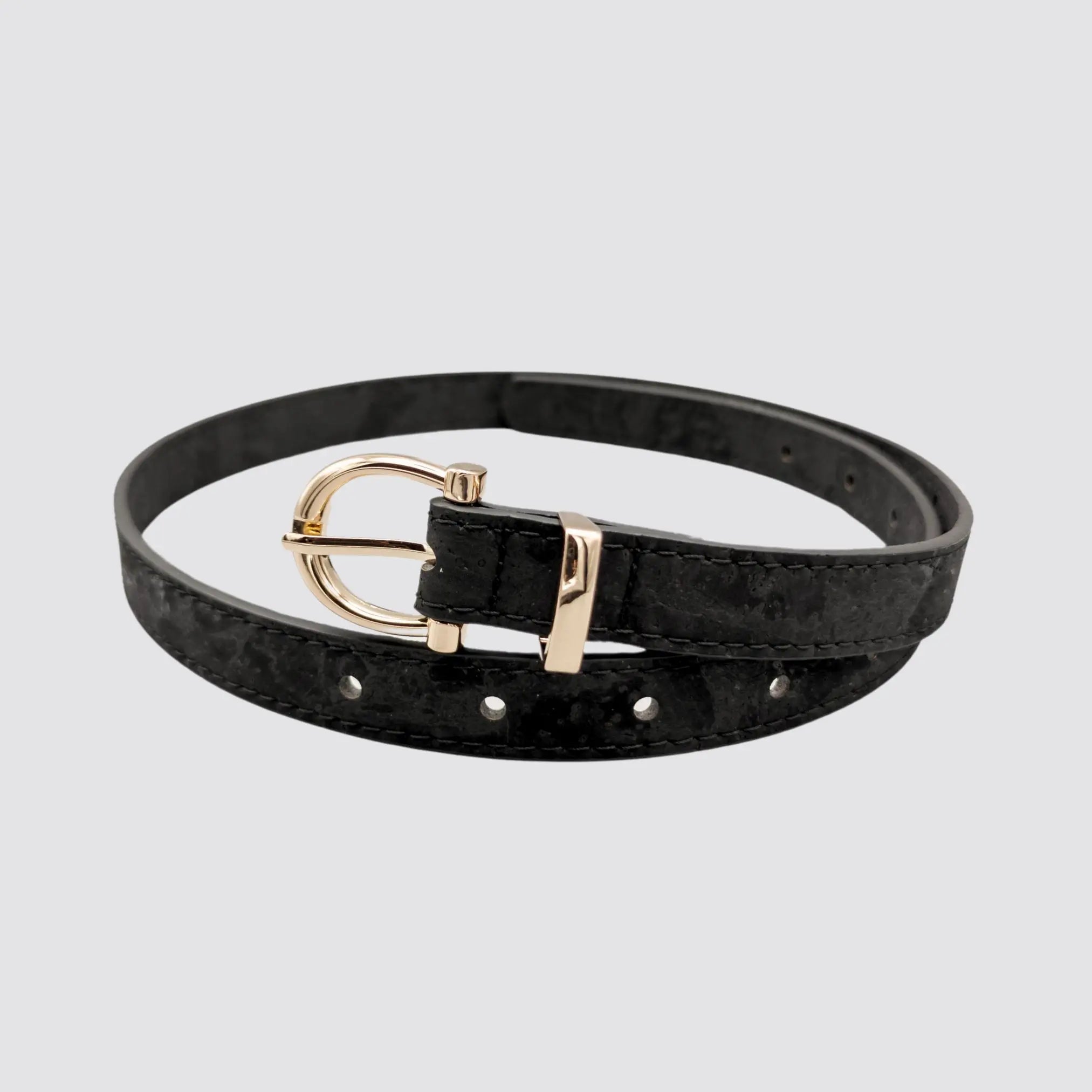 Sustainable black cork belt for women featuring a versatile double-sided design.