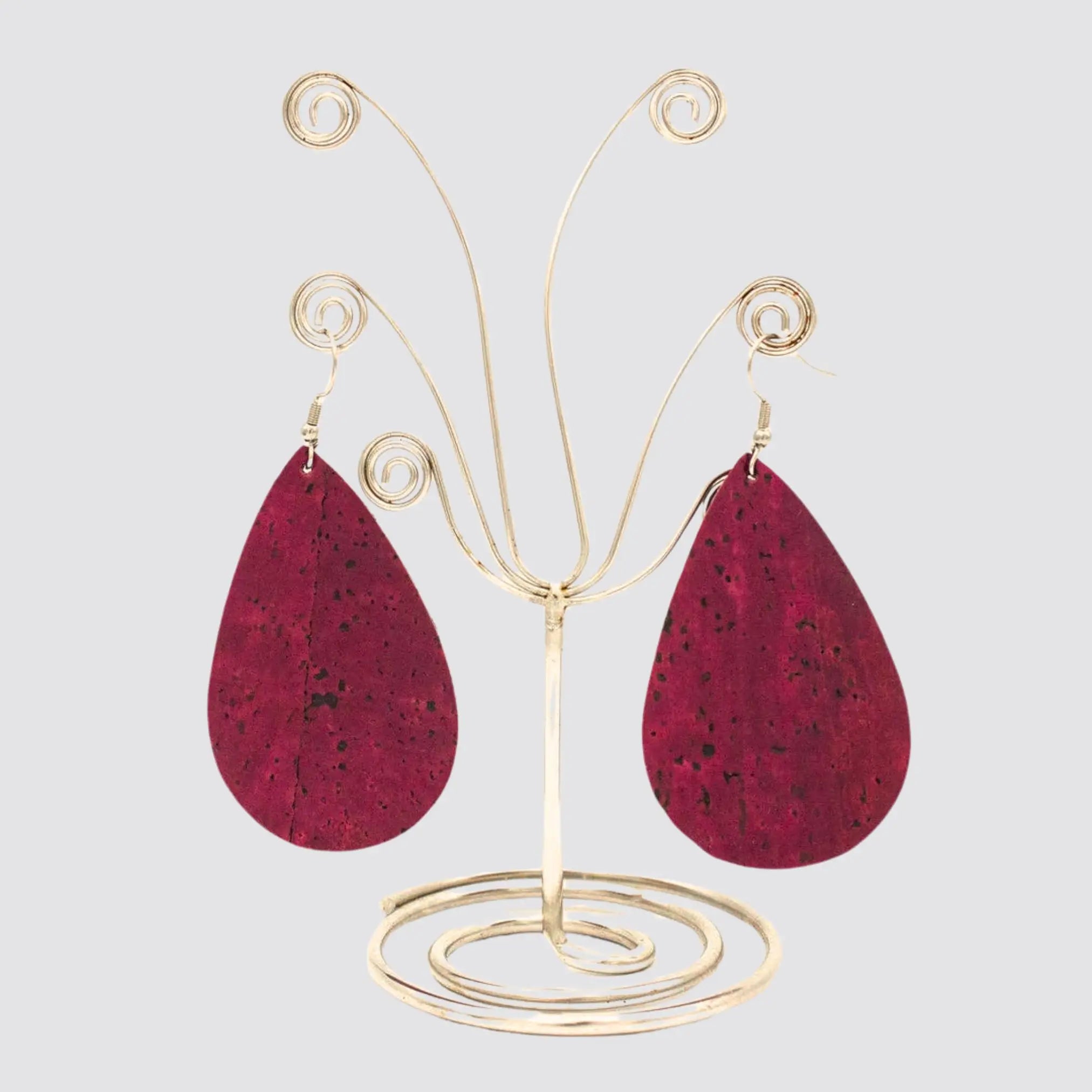 Sustainable cork drop earrings with vintage-inspired style and zamak alloy.