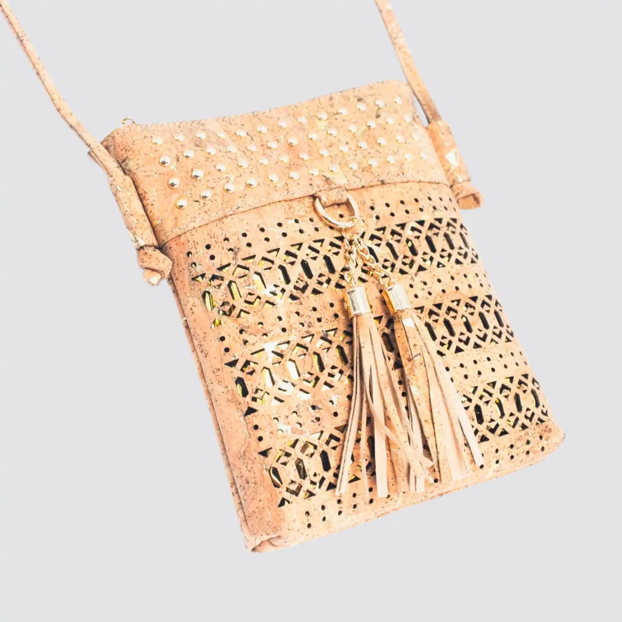 Women’s cork crossbody bag with vegan leather and elegant gold accents.