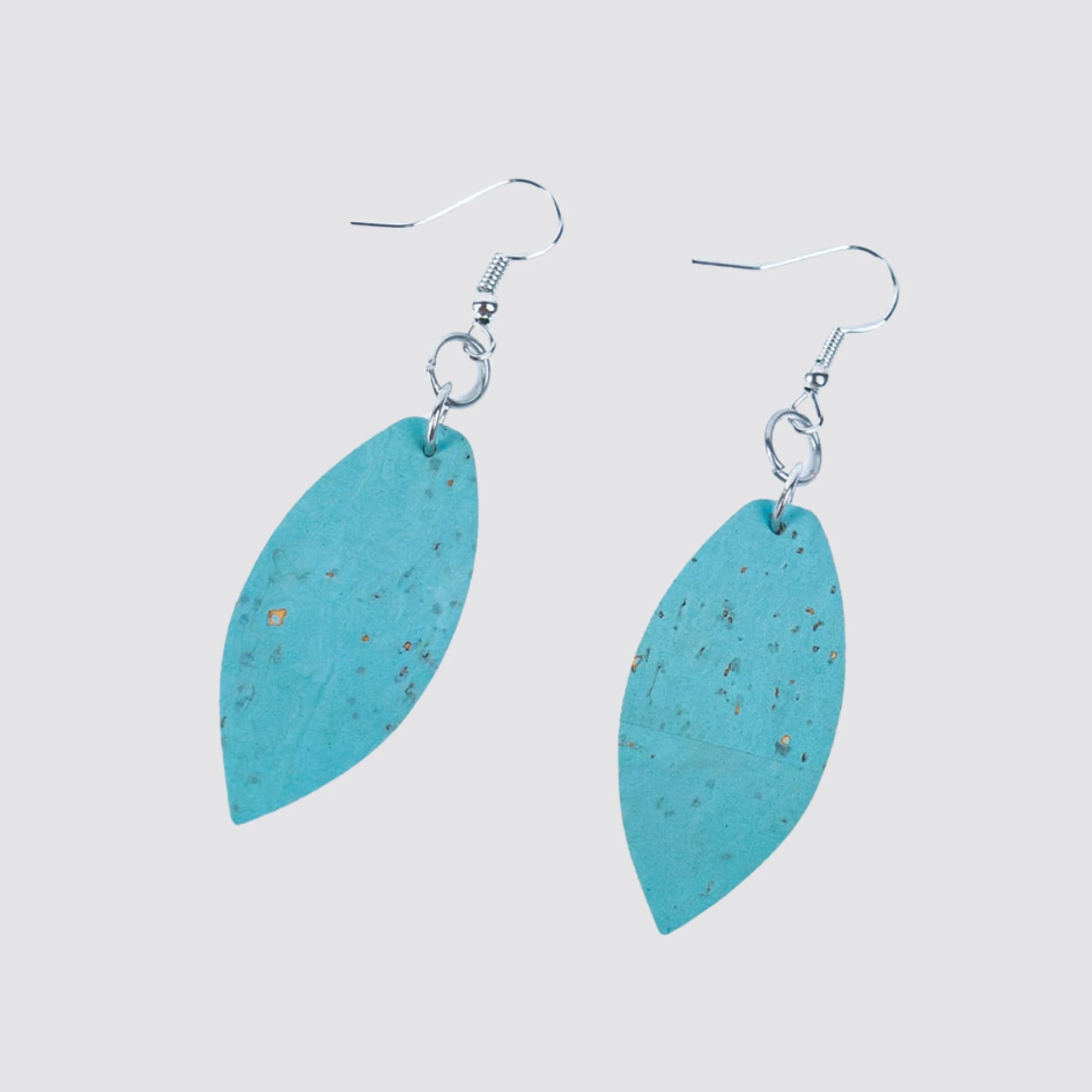 Women’s cork earrings with an elegant leaf design and sustainable materials.
